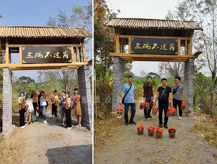 來(lái)釀酒農(nóng)莊游玩的游客絡(luò)繹不絕