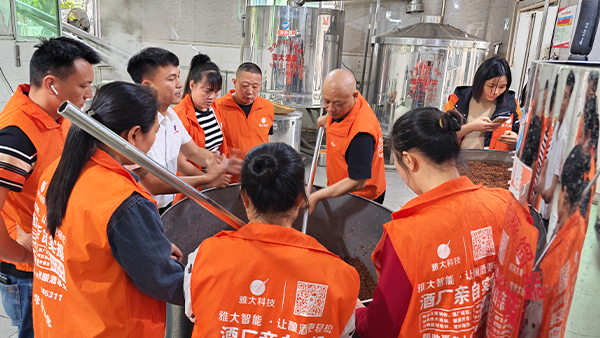 用小型酒廠釀酒設(shè)備開酒坊，釀酒技術(shù)重要還是銷售能力重要？