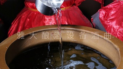 用蒸餾釀酒設(shè)備釀酒創(chuàng)業(yè)前期，怎樣才能做到低成本運(yùn)營(yíng)？