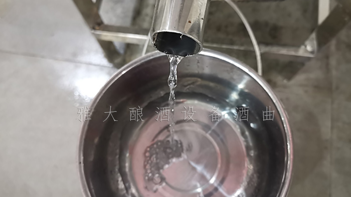 11.26小型白酒釀酒設(shè)備出酒度數(shù)太高，怎么降度好