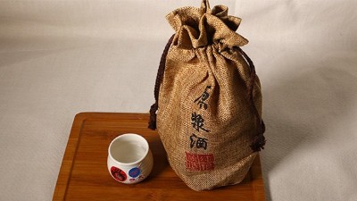 用白酒生產(chǎn)設(shè)備釀小曲固態(tài)白酒，怎樣操作出酒才多？